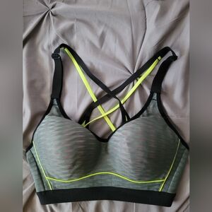 Victoria's Secret Sport Incredible Sports Bra. Size 32C